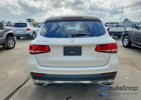 2016 Mercedes-Benz Glc 300 z USA, uszkodzony, nr VIN WDC0G4JB2GF082575